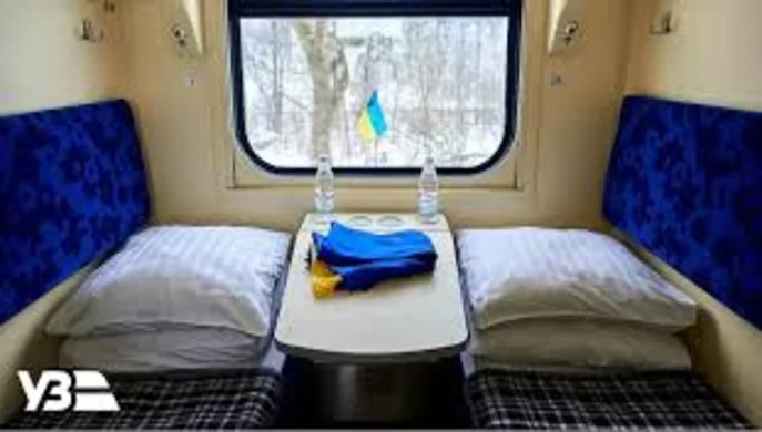 "Укрзалізниця" призначила додаткові поїзди на популярні напрямки у літній сезон: маршрути і дати відправлення