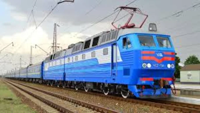 "Укрзалізниця" призначила додаткові поїзди на популярні напрямки у літній сезон: маршрути і дати відправлення